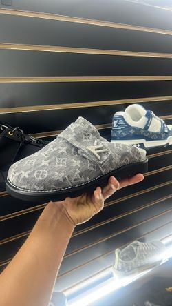 LV (grey)