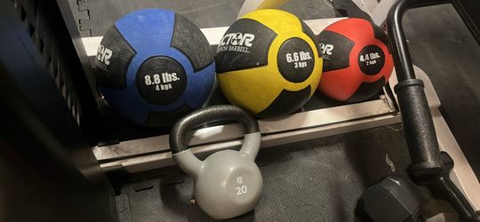 Home Gym Equipment Bundle – Medicine Balls & Kettlebell