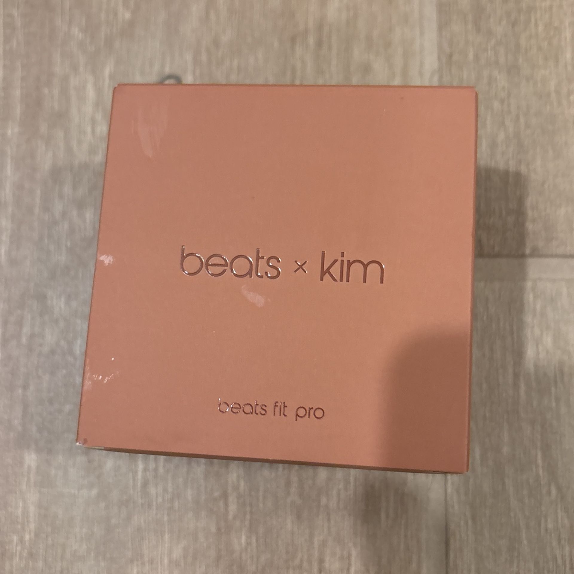 Beats Fit Pro Kim Kardashian Dune 