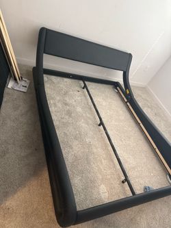 Queen Size Bed w Matress *HAD A MONTH*