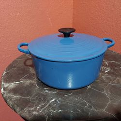 Vibrant blue Le Creuset Round Dutch Oven, 4.5 qt