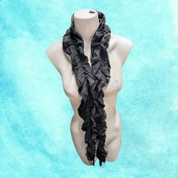 Women's Ruffled Scarf 