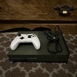 Xbox One S Green Edition w/ White Controller – Great Condition