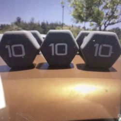 New 10 lb dumbbells Silver comes in pairs not 3 DB’s also available in 2, 3, 5, 8, 10 lbs prices vary