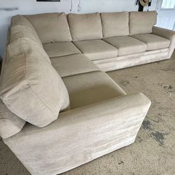 MACYS SECTIONAL COUCH (free delivery)