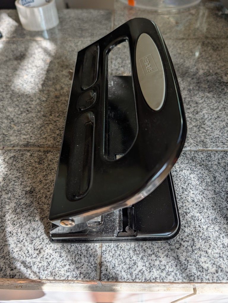 Staples Paper Binder Clipper Circle 3 Hole