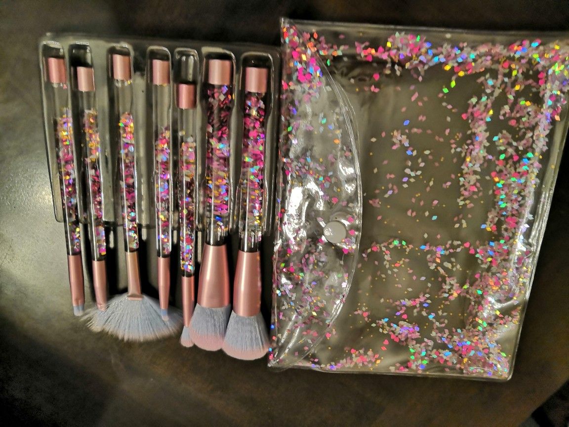 Makeup brushes