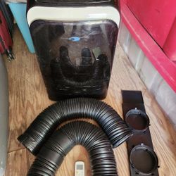 Portable air conditioner, dehumidifier, with fan. Needs New Hoses 