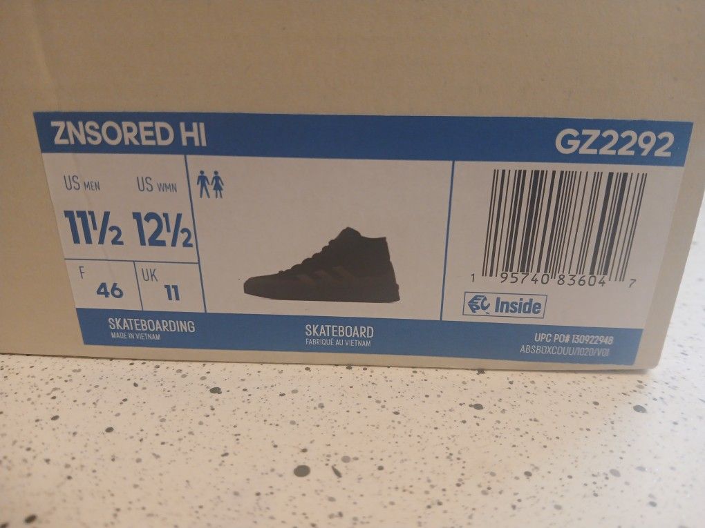 Adidas men shoes size 11.5 - new in box