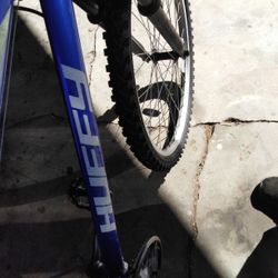 Nice. Bike. Has. Chan. In. Back. Tire. Won't. Spin