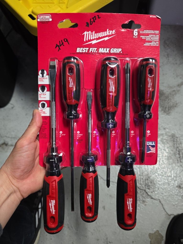 Milwaukee
Multi-Bit Screwdriver Set with Cushion Grip (6 Piece)