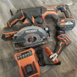 RIDGID SAWZALL CIRCULAR SAW LIGHT 2BATTERIES AND LIGHT