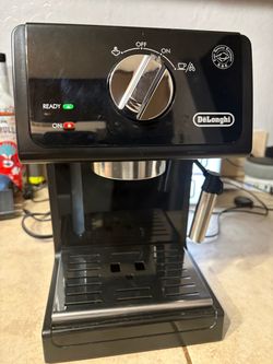 De'Longhi Espresso Machine with Steam Wand