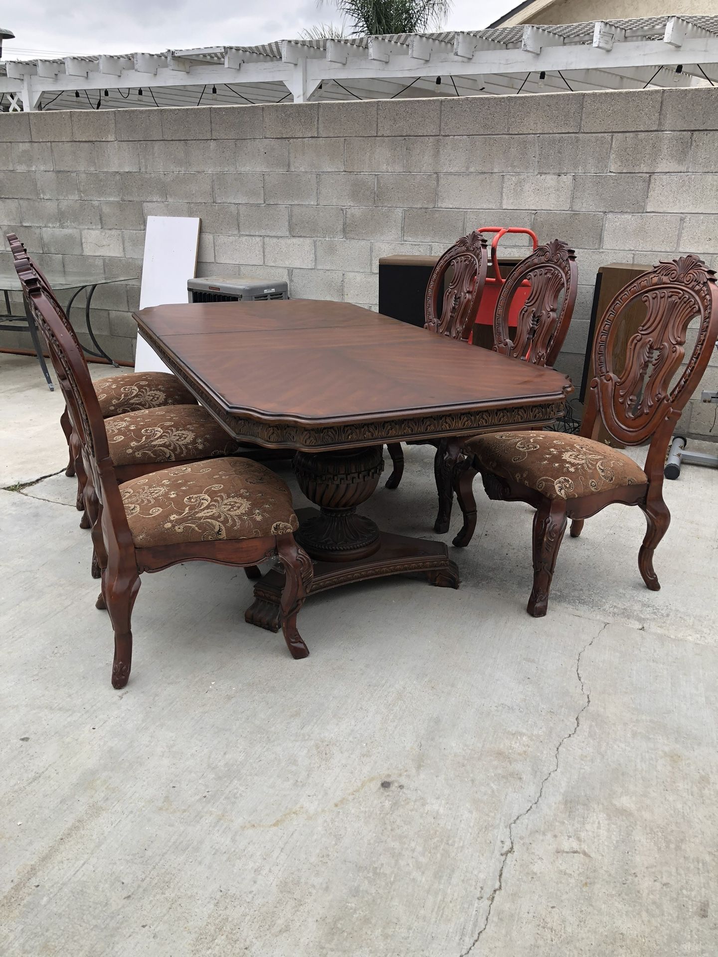 Dining Room Table With Chairs