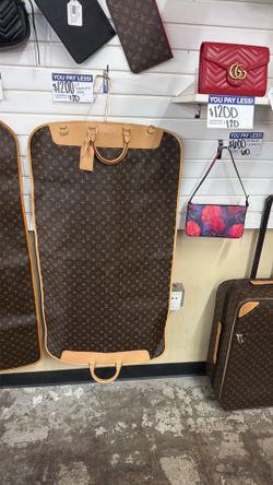 Lv clothes carrier
