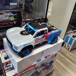 ARRMA Mojave grom BLX brand new in a box ready to run special deal $ 269