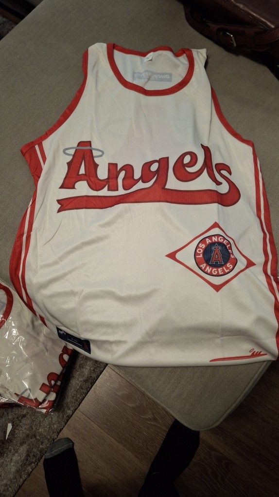 ANGELS TANK TOP