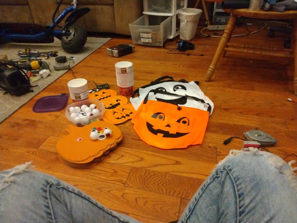 Party Cups, Ping Pong Eye Balls, Pumpkin Place Mat/ Paper Boards, Ghost & Pumpkin Bags