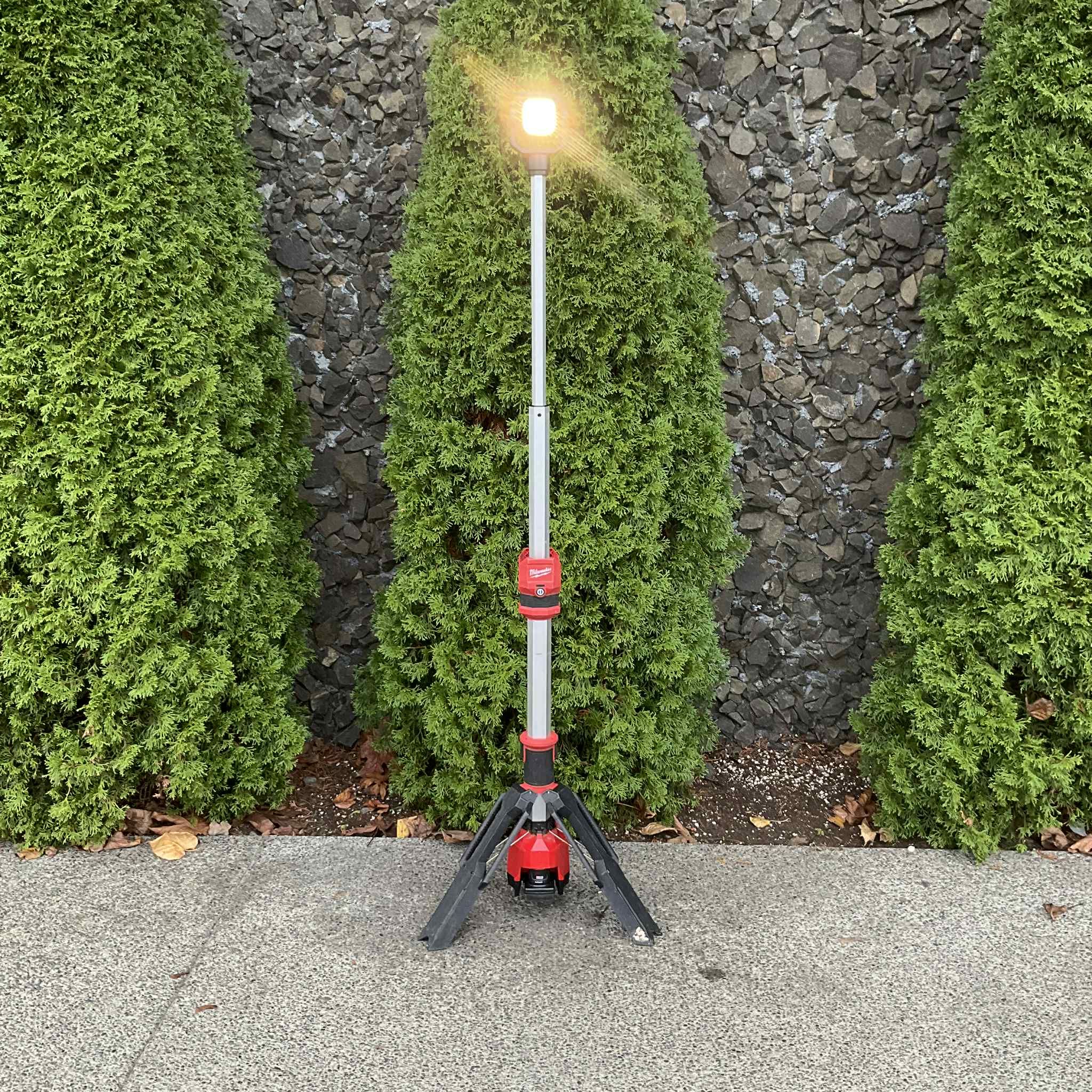 Milwaukee M12 12v Cordless 1400 Lumen Rocket LED Stand Work Light(Tool Only)