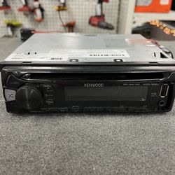 Kenwood Radio (843489-1)