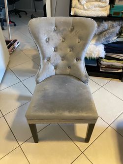 Velvet-style Gray Accent Chair