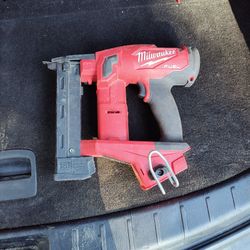 Milwaukee Crown Stapler M18