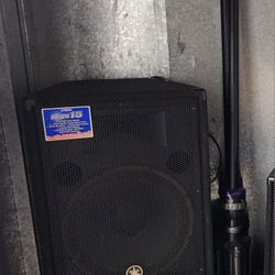 Yamaha 15 Inch Speakers w/ Stands