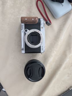 Fujifilm X-M5 (Silver) + Lens + SD Card — Wooden Grip, Ready to Shoot