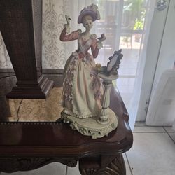 Beautiful large Victorian style Tiffany lamp. The wood does have some minor scratches the lamp is from 2004 it’s very beautiful and works wonderful