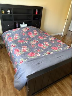 Full size bed with drawer