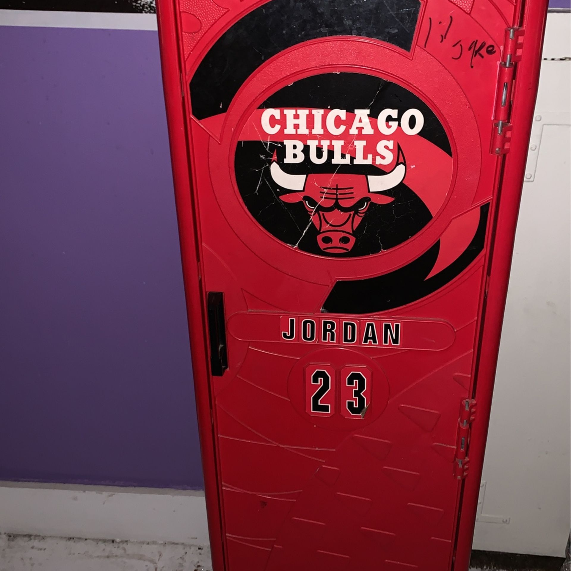 Chicago Bull 23 Red Jordan Locker