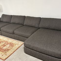 Macy’s Couch -excellent Condition And Very Comfortable -pending Pickup