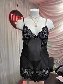 WOMENS CLOTHES AND LINGERIE 