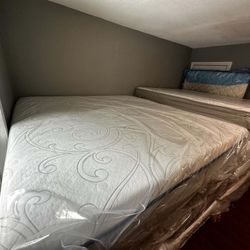 King Size Matress And Box Spring 