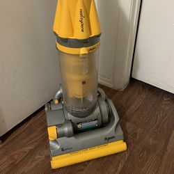 Dyson Root Cyclone 8  Dc07