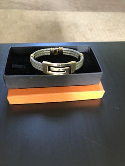 Click bracelet