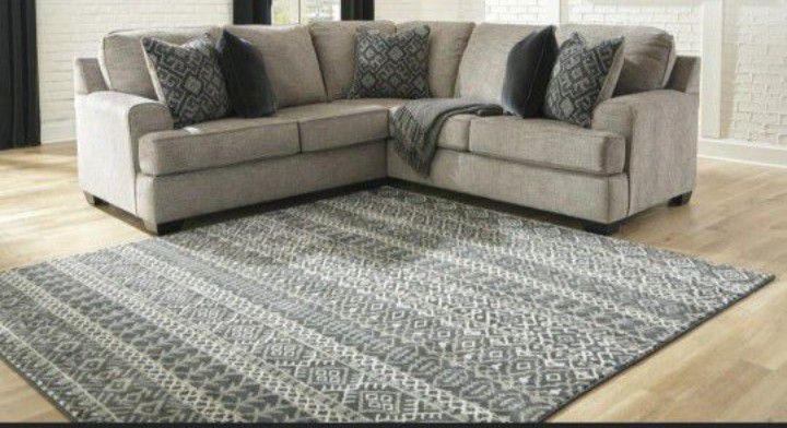 Free🚚 Delivery| Trendy 2-Piece Sectional Sofa/Couch| Ashley Furniture| Pet Free| Great Condition
