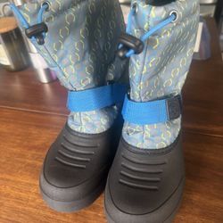 Little kids size 3 snow boots