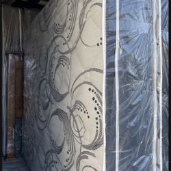 New Pilow Top Mattress And Box Spring. Please Message Me For Pricess, Twin, Full, Queen, king.