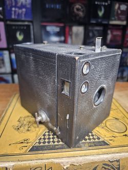 Antique Kodak Brownie Box Camera Model  B - SEE DESCRIPTION