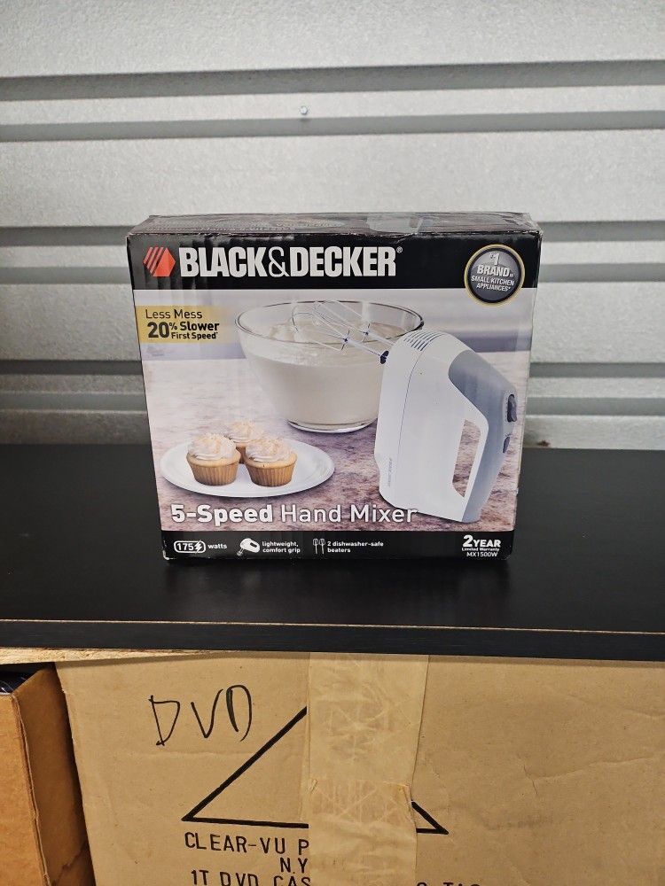 5 Speed Black & Decker Hand Mixer - White