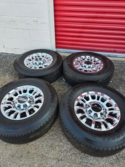 Ford wheels 8 lugs tires 80%