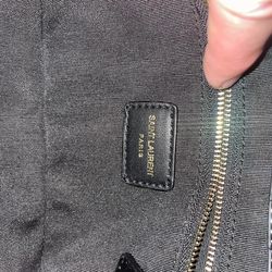 Saint Laurent Paris black leather shoulder bag
price is negotiable.
I have other colors too.