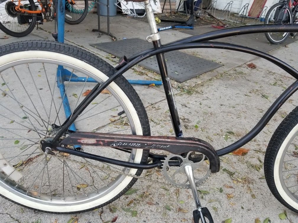 1960s Schwinn beach cruiser 26 in - Main Image
