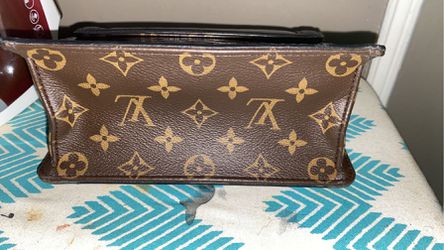 LV Wynwood Monogram Vernis Leather in Black - Handbags M90516