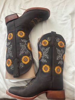 Women’s sunflower western boots
