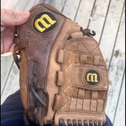 Wilson A1K Baseball Glove – Pro Quality Leather, left hand