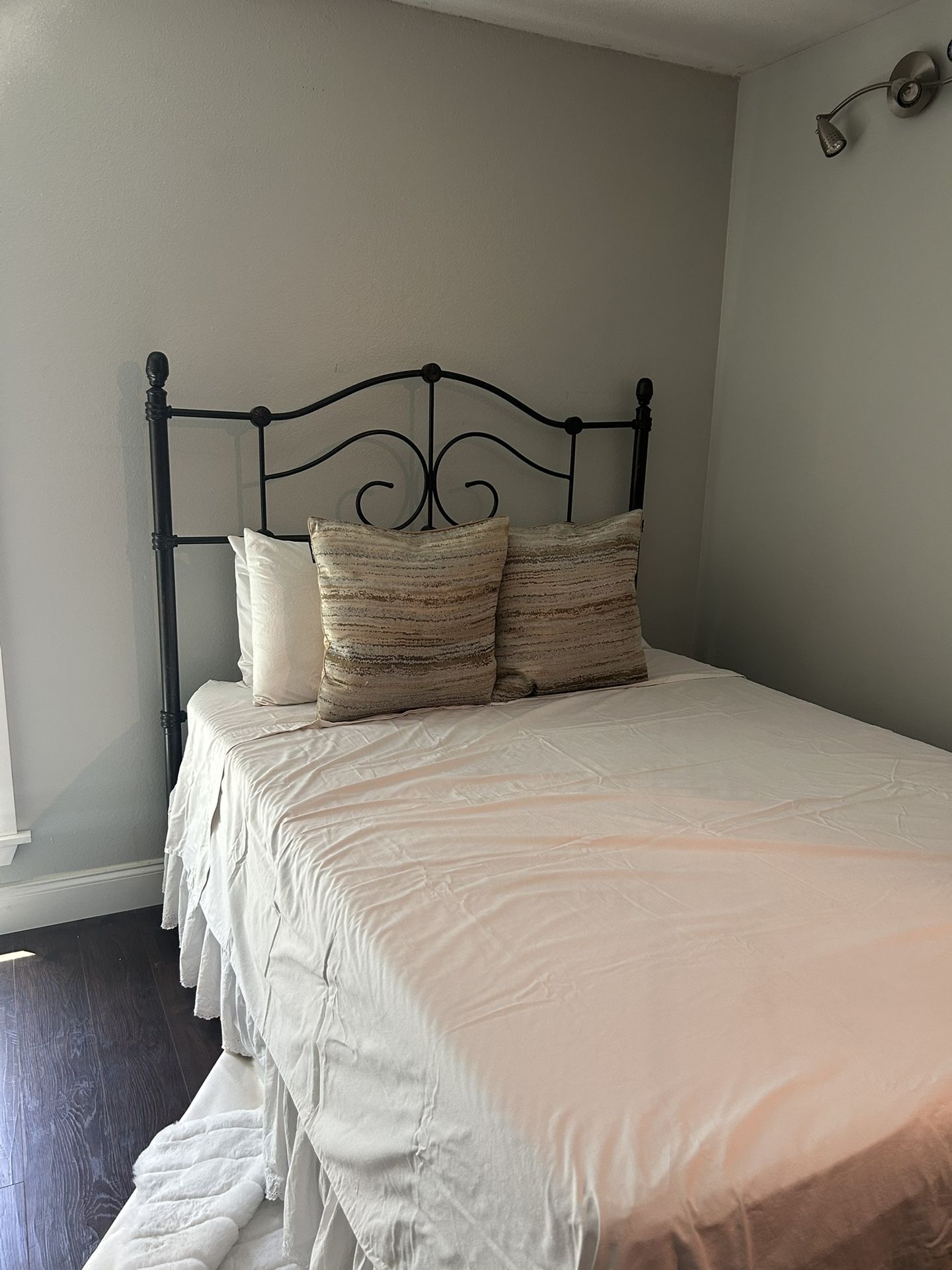 Metal Queen Size Bed And Box Spring