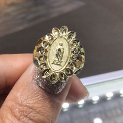 10k Gold Ring Size 7 Available In Stock ,with Diamond Cuts Design…