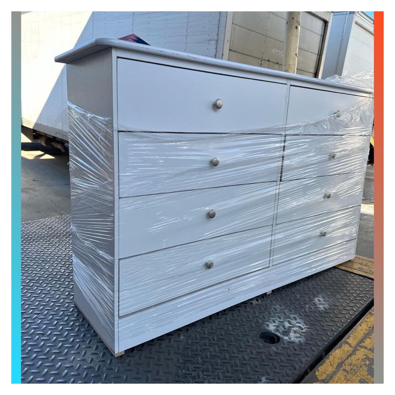 Dresser / Eight drawers dresser